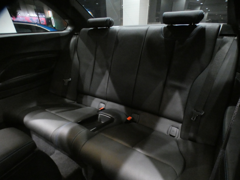 BMW Mシリーズ M2ｸｰﾍﾟ　☆後期 ｺﾝﾌｫA 黒革 ﾋｰﾀｰ ☆CS用ｱﾙｶﾝﾀﾗｽﾃｱﾘﾝｸﾞ ﾀｯﾁP対応iDriveﾅﾋﾞ ☆harman/k ☆TVﾁｭｰﾅｰ Bｶﾒﾗ PDC LEDﾗｲﾄ 専用ｴｸｽﾃﾘｱ&19AW 370ps　2年保証
