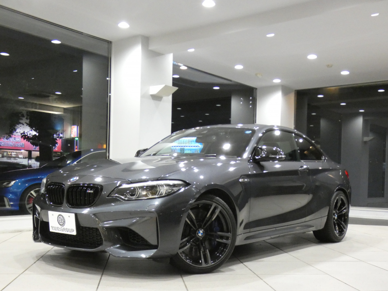 BMW Mシリーズ M2ｸｰﾍﾟ　☆後期 ｺﾝﾌｫA 黒革 ﾋｰﾀｰ ☆CS用ｱﾙｶﾝﾀﾗｽﾃｱﾘﾝｸﾞ ﾀｯﾁP対応iDriveﾅﾋﾞ ☆harman/k ☆TVﾁｭｰﾅｰ Bｶﾒﾗ PDC LEDﾗｲﾄ 専用ｴｸｽﾃﾘｱ&19AW 370ps　2年保証