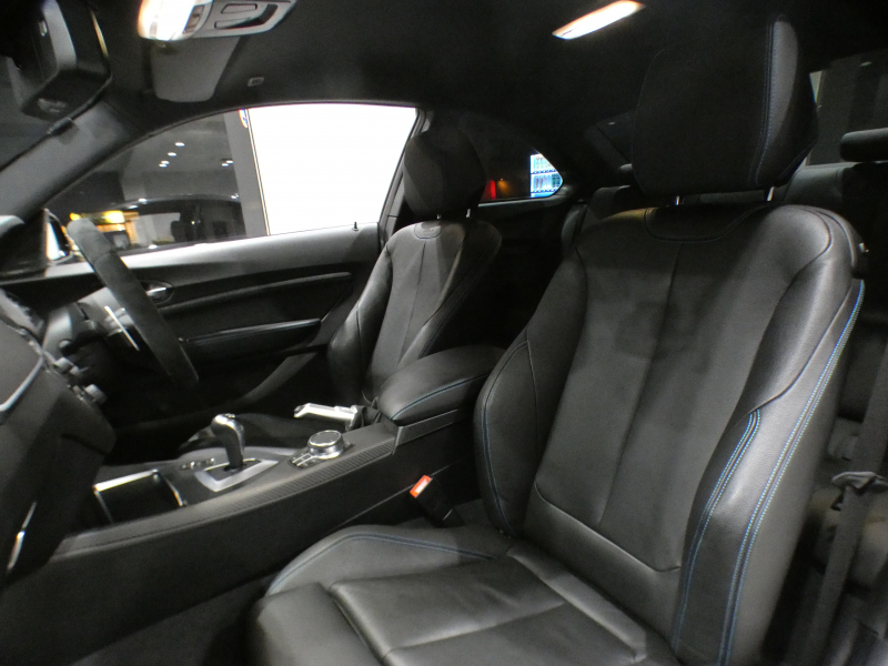 BMW Mシリーズ M2ｸｰﾍﾟ　☆後期 ｺﾝﾌｫA 黒革 ﾋｰﾀｰ ☆CS用ｱﾙｶﾝﾀﾗｽﾃｱﾘﾝｸﾞ ﾀｯﾁP対応iDriveﾅﾋﾞ ☆harman/k ☆TVﾁｭｰﾅｰ Bｶﾒﾗ PDC LEDﾗｲﾄ 専用ｴｸｽﾃﾘｱ&19AW 370ps　2年保証