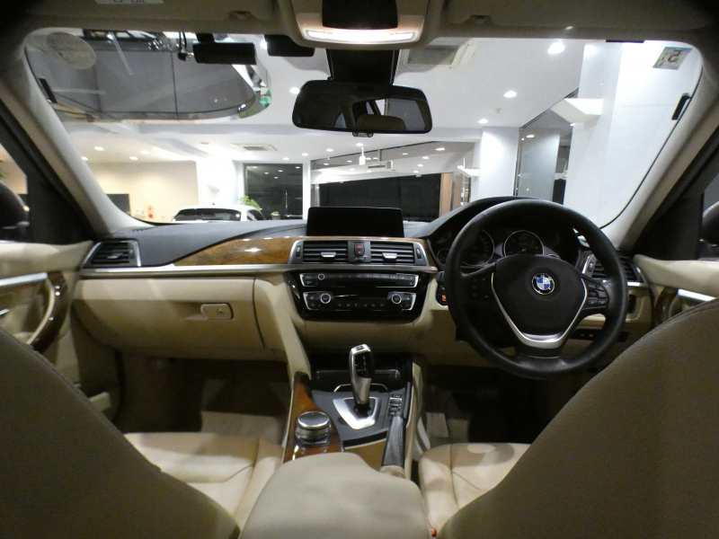 BMW 3シリーズ 320i XDriveﾂｰﾘﾝｸﾞ ﾗｸﾞｼﾞｭｱﾘｰ　後期 追ACC ﾚｰﾝCHW 衝突軽減 ☆ﾍｯﾄﾞｱｯﾌﾟDSP ﾍﾞｰｼﾞｭ革 ﾋｰﾀｰ ﾀｯﾁP対応iﾄﾞﾗｲﾌﾞﾅﾋﾞ(第6世代) ☆ﾄｯﾌﾟ･ｻｲﾄﾞﾋﾞｭｰｶﾒﾗ PDC ☆TVﾁｭｰﾅｰ LEDﾗｲﾄ&ﾃｰﾙﾗﾝﾌﾟ ｵｰﾄﾃｰﾙｹﾞｰﾄ　2年保証