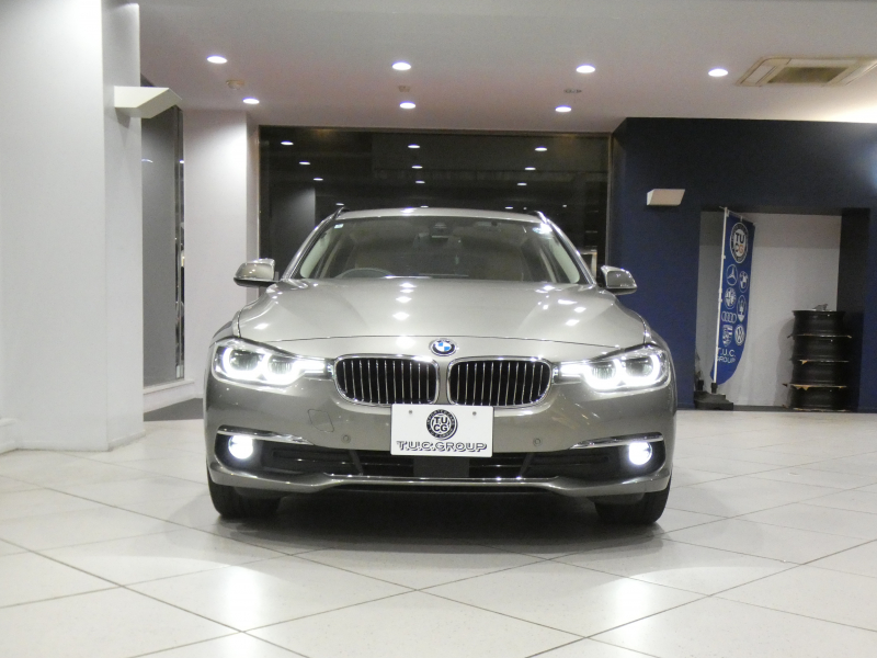 BMW 3シリーズ 320i XDriveﾂｰﾘﾝｸﾞ ﾗｸﾞｼﾞｭｱﾘｰ　後期 追ACC ﾚｰﾝCHW 衝突軽減 ☆ﾍｯﾄﾞｱｯﾌﾟDSP ﾍﾞｰｼﾞｭ革 ﾋｰﾀｰ ﾀｯﾁP対応iﾄﾞﾗｲﾌﾞﾅﾋﾞ(第6世代) ☆ﾄｯﾌﾟ･ｻｲﾄﾞﾋﾞｭｰｶﾒﾗ PDC ☆TVﾁｭｰﾅｰ LEDﾗｲﾄ&ﾃｰﾙﾗﾝﾌﾟ ｵｰﾄﾃｰﾙｹﾞｰﾄ　2年保証