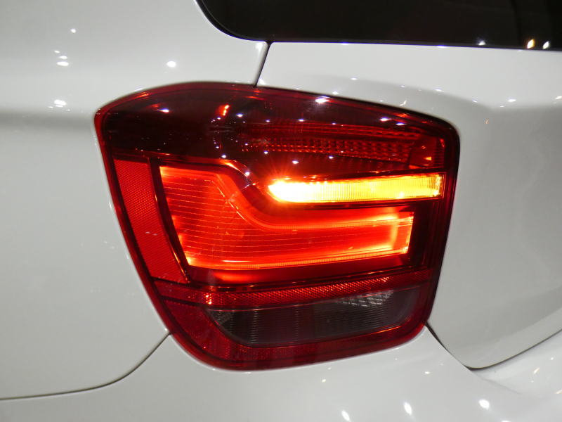 BMW 1シリーズ M135i 　ｺﾝﾌｫA ☆赤革 ﾋｰﾀｰ iDriveﾅﾋﾞ(CIC) BTｵｰﾃﾞｨｵ ☆Bｶﾒﾗ ｷｾﾉﾝ 専用ｴｸｽﾃﾘｱ&18AW 326ps　2年保証