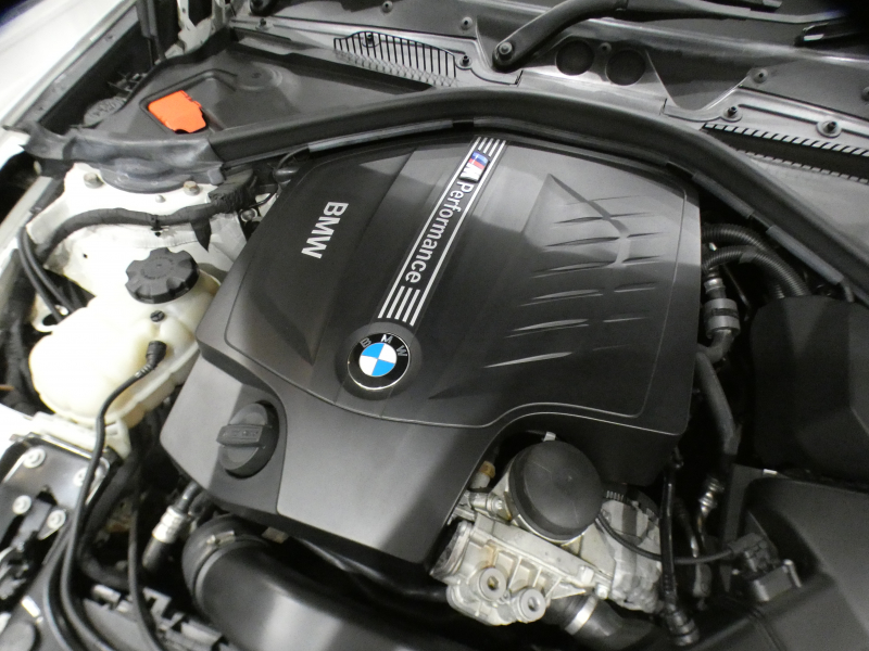 BMW 1シリーズ M135i 　ｺﾝﾌｫA ☆赤革 ﾋｰﾀｰ iDriveﾅﾋﾞ(CIC) BTｵｰﾃﾞｨｵ ☆Bｶﾒﾗ ｷｾﾉﾝ 専用ｴｸｽﾃﾘｱ&18AW 326ps　2年保証