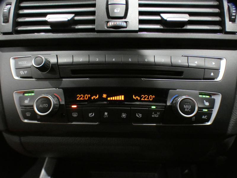BMW 1シリーズ M135i 　ｺﾝﾌｫA ☆赤革 ﾋｰﾀｰ iDriveﾅﾋﾞ(CIC) BTｵｰﾃﾞｨｵ ☆Bｶﾒﾗ ｷｾﾉﾝ 専用ｴｸｽﾃﾘｱ&18AW 326ps　2年保証