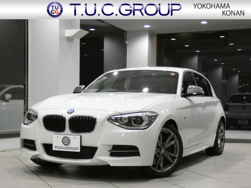 BMW 1シリーズ M135i 　ｺﾝﾌｫA ☆赤革 ﾋｰﾀｰ iDriveﾅﾋﾞ(CIC) BTｵｰﾃﾞｨｵ ☆Bｶﾒﾗ ｷｾﾉﾝ 専用ｴｸｽﾃﾘｱ&18AW 326ps　2年保証