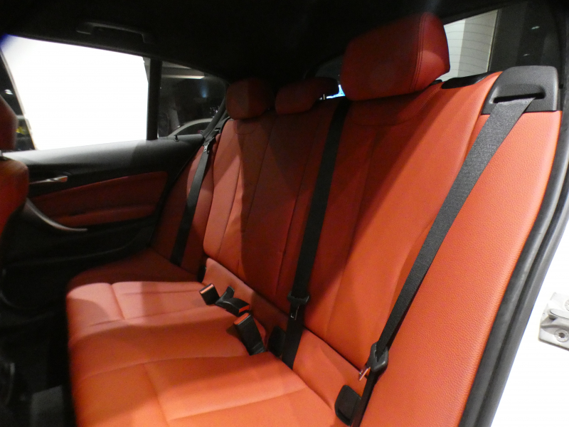 BMW 1シリーズ M135i 　ｺﾝﾌｫA ☆赤革 ﾋｰﾀｰ iDriveﾅﾋﾞ(CIC) BTｵｰﾃﾞｨｵ ☆Bｶﾒﾗ ｷｾﾉﾝ 専用ｴｸｽﾃﾘｱ&18AW 326ps　2年保証