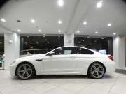 BMW Mシリーズ M6ｸｰﾍﾟ　ｺﾝﾌｫA 黒革 ﾋｰﾀｰ ｶｰﾎﾞﾝR iﾄﾞﾗｲﾌﾞﾅﾋﾞ(CIC) BTｵｰﾃﾞｨｵ Bｶﾒﾗ&ﾌﾛﾝﾄｶﾒﾗ PDC ﾍｯﾄﾞｱｯﾌﾟDSP LEDﾗｲﾄ 専用ｴｸｽﾃﾘｱ&20AW 560ps　2年保証