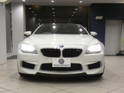 BMW Mシリーズ M6ｸｰﾍﾟ　ｺﾝﾌｫA 黒革 ﾋｰﾀｰ ｶｰﾎﾞﾝR iﾄﾞﾗｲﾌﾞﾅﾋﾞ(CIC) BTｵｰﾃﾞｨｵ Bｶﾒﾗ&ﾌﾛﾝﾄｶﾒﾗ PDC ﾍｯﾄﾞｱｯﾌﾟDSP LEDﾗｲﾄ 専用ｴｸｽﾃﾘｱ&20AW 560ps　2年保証