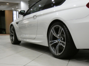 BMW Mシリーズ M6ｸｰﾍﾟ　ｺﾝﾌｫA 黒革 ﾋｰﾀｰ ｶｰﾎﾞﾝR iﾄﾞﾗｲﾌﾞﾅﾋﾞ(CIC) BTｵｰﾃﾞｨｵ Bｶﾒﾗ&ﾌﾛﾝﾄｶﾒﾗ PDC ﾍｯﾄﾞｱｯﾌﾟDSP LEDﾗｲﾄ 専用ｴｸｽﾃﾘｱ&20AW 560ps　2年保証