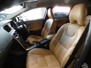 ボルボ V40 V40ｸﾛｽｶﾝﾄﾘｰ T5 AWD ｻﾏﾑ　追ACC･LKA･LCMA 茶革 ﾋｰﾀｰ 7ｲﾝﾁHDDﾅﾋﾞTV ﾌﾟﾚﾐｱﾑｻｳﾝﾄﾞ Bｶﾒﾗ LEDﾗｲﾄ ﾄﾞﾗﾚｺ 専用ｴｸｽﾃﾘｱ&18AW　2年保証