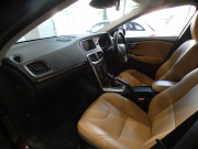 ボルボ V40 V40ｸﾛｽｶﾝﾄﾘｰ T5 AWD ｻﾏﾑ　追ACC･LKA･LCMA 茶革 ﾋｰﾀｰ 7ｲﾝﾁHDDﾅﾋﾞTV ﾌﾟﾚﾐｱﾑｻｳﾝﾄﾞ Bｶﾒﾗ LEDﾗｲﾄ ﾄﾞﾗﾚｺ 専用ｴｸｽﾃﾘｱ&18AW　2年保証