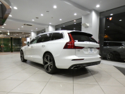 ボルボ V60 V60 T5ｲﾝｽｸﾘﾌﾟｼｮﾝ ﾌﾟﾗｽPKG　1ｵｰﾅｰ 追ACC･LKA･ LCMA ｽﾃｱﾋｰﾀｰ 白革 全席ﾋｰﾀｰ ﾍﾞﾝﾁﾚｰﾀｰ ﾏｯｻｰｼﾞ機能 ﾊﾟﾉﾗﾏSR ﾀｯﾁｽｸﾘｰﾝHDDﾅﾋﾞTV harman/K 全周ｶﾒﾗ ﾍｯﾄﾞｱｯﾌﾟDSP LEDﾗｲﾄ ｵｰﾄﾃｰﾙｹﾞｰﾄ 19AW　2年保証
