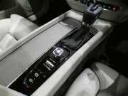 ボルボ V60 V60 T5ｲﾝｽｸﾘﾌﾟｼｮﾝ ﾌﾟﾗｽPKG　1ｵｰﾅｰ 追ACC･LKA･ LCMA ｽﾃｱﾋｰﾀｰ 白革 全席ﾋｰﾀｰ ﾍﾞﾝﾁﾚｰﾀｰ ﾏｯｻｰｼﾞ機能 ﾊﾟﾉﾗﾏSR ﾀｯﾁｽｸﾘｰﾝHDDﾅﾋﾞTV harman/K 全周ｶﾒﾗ ﾍｯﾄﾞｱｯﾌﾟDSP LEDﾗｲﾄ ｵｰﾄﾃｰﾙｹﾞｰﾄ 19AW　2年保証