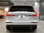 ボルボ V60 V60 T5ｲﾝｽｸﾘﾌﾟｼｮﾝ ﾌﾟﾗｽPKG　1ｵｰﾅｰ 追ACC･LKA･ LCMA ｽﾃｱﾋｰﾀｰ 白革 全席ﾋｰﾀｰ ﾍﾞﾝﾁﾚｰﾀｰ ﾏｯｻｰｼﾞ機能 ﾊﾟﾉﾗﾏSR ﾀｯﾁｽｸﾘｰﾝHDDﾅﾋﾞTV harman/K 全周ｶﾒﾗ ﾍｯﾄﾞｱｯﾌﾟDSP LEDﾗｲﾄ ｵｰﾄﾃｰﾙｹﾞｰﾄ 19AW　2年保証