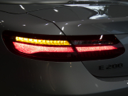 メルセデスベンツ Eクラス E200ｶﾌﾞﾘｵﾚ ｽﾎﾟｰﾂ ﾚｻﾞｰPKG　1ｵｰﾅｰ 黒革/黒幌 ﾋｰﾀｰ&ｴｱｽｶｰﾌ ﾅﾋﾞTV ﾌﾞﾙﾒｽﾀｰ 全周囲ｶﾒﾗ PTS ﾍｯﾄﾞｱｯﾌﾟDSP ﾏﾙﾁﾋﾞｰﾑLED ｱﾝﾋﾞｴﾝﾄﾗｲﾄ AMGｽﾀｲﾘﾝｸﾞ&19AW　2年保証