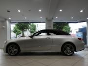 メルセデスベンツ Eクラス E200ｶﾌﾞﾘｵﾚ ｽﾎﾟｰﾂ ﾚｻﾞｰPKG　1ｵｰﾅｰ 黒革/黒幌 ﾋｰﾀｰ&ｴｱｽｶｰﾌ ﾅﾋﾞTV ﾌﾞﾙﾒｽﾀｰ 全周囲ｶﾒﾗ PTS ﾍｯﾄﾞｱｯﾌﾟDSP ﾏﾙﾁﾋﾞｰﾑLED ｱﾝﾋﾞｴﾝﾄﾗｲﾄ AMGｽﾀｲﾘﾝｸﾞ&19AW　2年保証