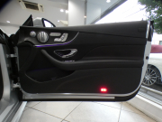 メルセデスベンツ Eクラス E200ｶﾌﾞﾘｵﾚ ｽﾎﾟｰﾂ ﾚｻﾞｰPKG　1ｵｰﾅｰ 黒革/黒幌 ﾋｰﾀｰ&ｴｱｽｶｰﾌ ﾅﾋﾞTV ﾌﾞﾙﾒｽﾀｰ 全周囲ｶﾒﾗ PTS ﾍｯﾄﾞｱｯﾌﾟDSP ﾏﾙﾁﾋﾞｰﾑLED ｱﾝﾋﾞｴﾝﾄﾗｲﾄ AMGｽﾀｲﾘﾝｸﾞ&19AW　2年保証