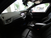 BMW 1シリーズ M135i XDrive　☆indivi外装 1ｵｰﾅｰ ｺﾝﾌｫA 追ACC ﾚｰﾝDW ﾚｰﾝCHW 衝突軽減 黒革Mｽﾎﾟｰﾂｼｰﾄ ﾗｲﾌﾞCP ﾍｯﾄﾞｱｯﾌﾟDSP Bｶﾒﾗ PDC ｵｰﾄﾃｰﾙｹﾞｰﾄ LEDﾗｲﾄ 専用ｴｸｽﾃﾘｱ&18AW 306ps　2年保証