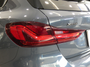 BMW 1シリーズ M135i XDrive　☆indivi外装 1ｵｰﾅｰ ｺﾝﾌｫA 追ACC ﾚｰﾝDW ﾚｰﾝCHW 衝突軽減 黒革Mｽﾎﾟｰﾂｼｰﾄ ﾗｲﾌﾞCP ﾍｯﾄﾞｱｯﾌﾟDSP Bｶﾒﾗ PDC ｵｰﾄﾃｰﾙｹﾞｰﾄ LEDﾗｲﾄ 専用ｴｸｽﾃﾘｱ&18AW 306ps　2年保証