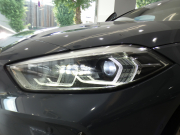 BMW 1シリーズ M135i XDrive　☆indivi外装 1ｵｰﾅｰ ｺﾝﾌｫA 追ACC ﾚｰﾝDW ﾚｰﾝCHW 衝突軽減 黒革Mｽﾎﾟｰﾂｼｰﾄ ﾗｲﾌﾞCP ﾍｯﾄﾞｱｯﾌﾟDSP Bｶﾒﾗ PDC ｵｰﾄﾃｰﾙｹﾞｰﾄ LEDﾗｲﾄ 専用ｴｸｽﾃﾘｱ&18AW 306ps　2年保証