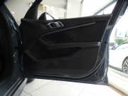 BMW 1シリーズ M135i XDrive　☆indivi外装 1ｵｰﾅｰ ｺﾝﾌｫA 追ACC ﾚｰﾝDW ﾚｰﾝCHW 衝突軽減 黒革Mｽﾎﾟｰﾂｼｰﾄ ﾗｲﾌﾞCP ﾍｯﾄﾞｱｯﾌﾟDSP Bｶﾒﾗ PDC ｵｰﾄﾃｰﾙｹﾞｰﾄ LEDﾗｲﾄ 専用ｴｸｽﾃﾘｱ&18AW 306ps　2年保証