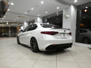 アルファロメオ ジュリア ｼﾞｭﾘｱ ｸｱﾄﾞﾘﾌｫﾘｵ　追ACC ﾚｰﾝﾃﾞｨﾊﾟｰﾁｬｰ&ﾌﾞﾗｲﾝﾄﾞｽﾎﾟｯﾄ 黒半革 Connectｼｽﾃﾑ ｱﾝﾄﾞﾛｲﾄﾞｵｰﾄ harman/Kardon ｷｾﾉﾝ 専用ｴｸｽﾃﾘｱ&19AW ﾀﾞｳﾝｻｽ EBM 可変ﾏﾌﾗｰ 510ps　2年保証