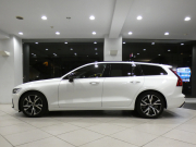 ボルボ V60 V60 B5 Rﾃﾞｻﾞｲﾝ　ｼﾃｨｾｰﾌﾃｨ ACC･BLIS 黒半革 全席ﾋｰﾀｰ ｽﾃｱﾋｰﾀｰ ﾀｯﾁｽｸﾘｰﾝHDDﾅﾋﾞTV harman/K 全周囲ｶﾒﾗ ﾍｯﾄﾞｱｯﾌﾟDSP LEDﾗｲﾄ Rﾃﾞｻﾞｲﾝ専用ｴｸｽﾃﾘｱ&18AW B5ｴﾝｼﾞﾝ+ﾓｰﾀｰ　2年保証