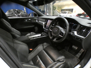 ボルボ V60 V60 B5 Rﾃﾞｻﾞｲﾝ　ｼﾃｨｾｰﾌﾃｨ ACC･BLIS 黒半革 全席ﾋｰﾀｰ ｽﾃｱﾋｰﾀｰ ﾀｯﾁｽｸﾘｰﾝHDDﾅﾋﾞTV harman/K 全周囲ｶﾒﾗ ﾍｯﾄﾞｱｯﾌﾟDSP LEDﾗｲﾄ Rﾃﾞｻﾞｲﾝ専用ｴｸｽﾃﾘｱ&18AW B5ｴﾝｼﾞﾝ+ﾓｰﾀｰ　2年保証