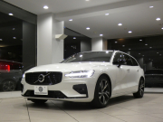 ボルボ V60 V60 B5 Rﾃﾞｻﾞｲﾝ　ｼﾃｨｾｰﾌﾃｨ ACC･BLIS 黒半革 全席ﾋｰﾀｰ ｽﾃｱﾋｰﾀｰ ﾀｯﾁｽｸﾘｰﾝHDDﾅﾋﾞTV harman/K 全周囲ｶﾒﾗ ﾍｯﾄﾞｱｯﾌﾟDSP LEDﾗｲﾄ Rﾃﾞｻﾞｲﾝ専用ｴｸｽﾃﾘｱ&18AW B5ｴﾝｼﾞﾝ+ﾓｰﾀｰ　2年保証