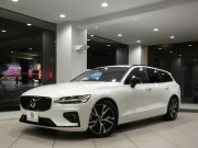 ボルボ V60 V60 B5 Rﾃﾞｻﾞｲﾝ　ｼﾃｨｾｰﾌﾃｨ ACC･BLIS 黒半革 全席ﾋｰﾀｰ ｽﾃｱﾋｰﾀｰ ﾀｯﾁｽｸﾘｰﾝHDDﾅﾋﾞTV harman/K 全周囲ｶﾒﾗ ﾍｯﾄﾞｱｯﾌﾟDSP LEDﾗｲﾄ Rﾃﾞｻﾞｲﾝ専用ｴｸｽﾃﾘｱ&18AW B5ｴﾝｼﾞﾝ+ﾓｰﾀｰ　2年保証