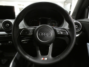 アウディ Q2 Q2 30TFSIｽﾎﾟｰﾂ Sﾗｲﾝ&ｱｼｽﾀﾝｽPKG　ADVｷｰ 追ACC ﾚｰﾝ&ｻｲﾄﾞｱｼｽﾄ ｱｳﾃﾞｨﾌﾟﾚｾﾝｽ 半革 ﾋｰﾀｰ MMIﾅﾋﾞ Bｶﾒﾗ PDC LEDﾗｲﾄ ｵｰﾄﾃｰﾙｹﾞｰﾄ Sﾗｲﾝｴｸｽﾃﾘｱ&18AW　2年保証