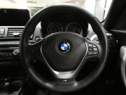 BMW 1シリーズ M135i ﾊﾟｰｷﾝｸﾞｻﾎﾟｰﾄPKG　ｺﾝﾌｫA ﾍｷｻｺﾞﾝｸﾛｽｼｰﾄ ｱﾝﾄﾞﾛｲﾄﾞﾓﾆﾀｰ(純正ﾅﾋﾞ表示可) BTｵｰﾃﾞｨｵ Bｶﾒﾗ Rｾﾝｻｰ ｷｾﾉﾝ 専用ｴｸｽﾃﾘｱ&18AW 320ps　2年保証