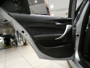 BMW 1シリーズ M135i ﾊﾟｰｷﾝｸﾞｻﾎﾟｰﾄPKG　ｺﾝﾌｫA ﾍｷｻｺﾞﾝｸﾛｽｼｰﾄ ｱﾝﾄﾞﾛｲﾄﾞﾓﾆﾀｰ(純正ﾅﾋﾞ表示可) BTｵｰﾃﾞｨｵ Bｶﾒﾗ Rｾﾝｻｰ ｷｾﾉﾝ 専用ｴｸｽﾃﾘｱ&18AW 320ps　2年保証