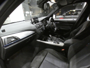 BMW 1シリーズ M135i ﾊﾟｰｷﾝｸﾞｻﾎﾟｰﾄPKG　ｺﾝﾌｫA ﾍｷｻｺﾞﾝｸﾛｽｼｰﾄ ｱﾝﾄﾞﾛｲﾄﾞﾓﾆﾀｰ(純正ﾅﾋﾞ表示可) BTｵｰﾃﾞｨｵ Bｶﾒﾗ Rｾﾝｻｰ ｷｾﾉﾝ 専用ｴｸｽﾃﾘｱ&18AW 320ps　2年保証