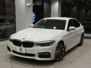 BMW 5シリーズ 523i Mｽﾎﾟｰﾂ ﾊｲﾗｲﾝPKG　ｺﾝﾌｫA Dｱｼｽﾄ+ 追ACC ﾚｰﾝCHW 衝突軽減 黒革 全席ﾋｰﾀｰ iﾄﾞﾗｲﾌﾞﾅﾋﾞ(第6世代ﾀｯﾁP対応) 全周囲ｶﾒﾗ PDC LEDﾗｲﾄ ｵｰﾄﾄﾗﾝｸ Mｽﾎﾟｰﾂｴｱﾛ&19AW ﾄﾗﾝｸｽﾎﾟｲﾗｰ　2年保証