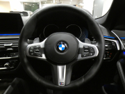 BMW 5シリーズ 523i Mｽﾎﾟｰﾂ ﾊｲﾗｲﾝPKG　ｺﾝﾌｫA Dｱｼｽﾄ+ 追ACC ﾚｰﾝCHW 衝突軽減 黒革 全席ﾋｰﾀｰ iﾄﾞﾗｲﾌﾞﾅﾋﾞ(第6世代ﾀｯﾁP対応) 全周囲ｶﾒﾗ PDC LEDﾗｲﾄ ｵｰﾄﾄﾗﾝｸ Mｽﾎﾟｰﾂｴｱﾛ&19AW ﾄﾗﾝｸｽﾎﾟｲﾗｰ　2年保証