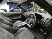 アウディ TTロードスター TTﾛｰﾄﾞｽﾀｰ 2.0TFSIｸﾜﾄﾛ SﾗｲﾝPKG　ADVｷｰ 黒幌/黒半革 Pｼｰﾄ MMIﾅﾋﾞTV ﾊﾞｰﾁｬﾙCP Rｾﾝｻｰ ﾏﾄﾘｸｽLED Sﾗｲﾝｴｸｽﾃﾘｱ&18AW　2年保証