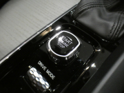 ボルボ V60 V60 T5ｲﾝｽｸﾘﾌﾟｼｮﾝ ﾌﾟﾗｽPKG　1ｵｰﾅｰ 追ACC･LKA･ LCMA ｽﾃｱﾋｰﾀｰ 茶革 全席ﾋｰﾀｰ ﾍﾞﾝﾁﾚｰﾀｰ ﾏｯｻｰｼﾞ機能 ﾊﾟﾉﾗﾏSR ﾀｯﾁｽｸﾘｰﾝHDDﾅﾋﾞTV harman/K 全周ｶﾒﾗ ﾍｯﾄﾞｱｯﾌﾟDSP LEDﾗｲﾄ ｵｰﾄﾃｰﾙｹﾞｰﾄ 19AW　2年保証