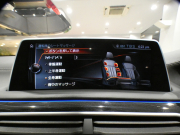 BMW 7シリーズ 750i Mｽﾎﾟｰﾂ　ｺﾝﾌｫA Dｱｼｽﾄ+ 追ACC ﾚｰﾝCHW 衝突軽減 茶革 全席ﾋｰﾀｰ ﾍﾞﾝﾁﾚｰﾀｰ ﾏｯｻｰｼﾞ機能 ｻﾝﾙｰﾌ ﾀｯﾁP対応iﾄﾞﾗｲﾌﾞﾅﾋﾞ(第6世代) 全周ｶﾒﾗ PDC ｼﾞｬｽﾁｬｰC LEDﾚｰｻﾞｰﾗｲﾄ Mｽﾎﾟｰﾂｴｱﾛ&20AW ｽﾎﾟｰﾂEX　2年保証