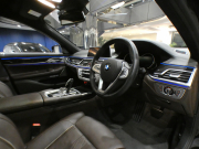 BMW 7シリーズ 750i Mｽﾎﾟｰﾂ　ｺﾝﾌｫA Dｱｼｽﾄ+ 追ACC ﾚｰﾝCHW 衝突軽減 茶革 全席ﾋｰﾀｰ ﾍﾞﾝﾁﾚｰﾀｰ ﾏｯｻｰｼﾞ機能 ｻﾝﾙｰﾌ ﾀｯﾁP対応iﾄﾞﾗｲﾌﾞﾅﾋﾞ(第6世代) 全周ｶﾒﾗ PDC ｼﾞｬｽﾁｬｰC LEDﾚｰｻﾞｰﾗｲﾄ Mｽﾎﾟｰﾂｴｱﾛ&20AW ｽﾎﾟｰﾂEX　2年保証