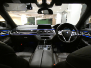 BMW 7シリーズ 750i Mｽﾎﾟｰﾂ　ｺﾝﾌｫA Dｱｼｽﾄ+ 追ACC ﾚｰﾝCHW 衝突軽減 茶革 全席ﾋｰﾀｰ ﾍﾞﾝﾁﾚｰﾀｰ ﾏｯｻｰｼﾞ機能 ｻﾝﾙｰﾌ ﾀｯﾁP対応iﾄﾞﾗｲﾌﾞﾅﾋﾞ(第6世代) 全周ｶﾒﾗ PDC ｼﾞｬｽﾁｬｰC LEDﾚｰｻﾞｰﾗｲﾄ Mｽﾎﾟｰﾂｴｱﾛ&20AW ｽﾎﾟｰﾂEX　2年保証