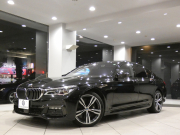 BMW 7シリーズ 750i Mｽﾎﾟｰﾂ　ｺﾝﾌｫA Dｱｼｽﾄ+ 追ACC ﾚｰﾝCHW 衝突軽減 茶革 全席ﾋｰﾀｰ ﾍﾞﾝﾁﾚｰﾀｰ ﾏｯｻｰｼﾞ機能 ｻﾝﾙｰﾌ ﾀｯﾁP対応iﾄﾞﾗｲﾌﾞﾅﾋﾞ(第6世代) 全周ｶﾒﾗ PDC ｼﾞｬｽﾁｬｰC LEDﾚｰｻﾞｰﾗｲﾄ Mｽﾎﾟｰﾂｴｱﾛ&20AW ｽﾎﾟｰﾂEX　2年保証
