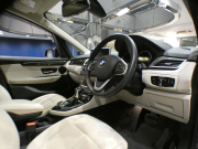 BMW 2シリーズ 218dｸﾞﾗﾝﾂｱﾗｰ ﾗｸﾞｼﾞｭｱﾘｰ ｾﾚｸﾄ&ADｱｸﾃｨﾌﾞｾｰﾌﾃｨPKG　後期 追ACC ﾚｰﾝDW ｲﾝﾃﾘS 白革 ﾊﾟﾉﾗﾏSR iﾄﾞﾗｲﾌﾞﾅﾋﾞ(第6世代 ﾀｯﾁP対応) ﾍｯﾄﾞｱｯﾌﾟDSP Bｶﾒﾗ PDC LEDﾗｲﾄ ｵｰﾄﾃｰﾙｹﾞｰﾄ　2年保証