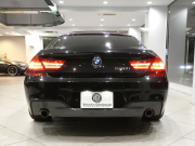 BMW 6シリーズ 640iｸﾞﾗﾝｸｰﾍﾟ Mｽﾎﾟｰﾂ ｺﾝﾌｫｰﾄPKG　後期 ｺﾝﾌｫA 追ACC ﾚｰﾝCHW 衝突軽減 黒革ｺﾝﾌｫｰﾄｼｰﾄ 全席ﾋｰﾀｰ&ﾍﾞﾝﾁﾚｰﾀｰ ｻﾝﾙｰﾌ iﾄﾞﾗｲﾌﾞﾅﾋﾞ(NBT-EVO) Bｶﾒﾗ PDC DSPﾒｰﾀｰ ﾍｯﾄﾞｱｯﾌﾟDSP LEDﾗｲﾄ Mｽﾎﾟｰﾂｴｱﾛ 20AW　2年保証