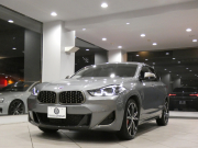 BMW X2 X2 M35i ADｾｰﾌﾃｨ&ｾﾚｸﾄPKG　ｺﾝﾌｫA 追ACC ﾚｰﾝDW ｲﾝﾃﾘS 赤革 ﾊﾟﾉﾗﾏSR ﾀｯﾁP対応iﾄﾞﾗｲﾌﾞﾅﾋﾞ(第6世代) ﾍｯﾄﾞｱｯﾌﾟDSP ﾜｲﾔﾚｽCH Bｶﾒﾗ PDC LEDﾗｲﾄ 専用ｴｸｽﾃﾘｱ&20AW 赤ｷｬﾘﾊﾟｰ 306ps　2年保証