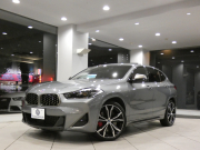 BMW X2 X2 M35i ADｾｰﾌﾃｨ&ｾﾚｸﾄPKG　ｺﾝﾌｫA 追ACC ﾚｰﾝDW ｲﾝﾃﾘS 赤革 ﾊﾟﾉﾗﾏSR ﾀｯﾁP対応iﾄﾞﾗｲﾌﾞﾅﾋﾞ(第6世代) ﾍｯﾄﾞｱｯﾌﾟDSP ﾜｲﾔﾚｽCH Bｶﾒﾗ PDC LEDﾗｲﾄ 専用ｴｸｽﾃﾘｱ&20AW 赤ｷｬﾘﾊﾟｰ 306ps　2年保証