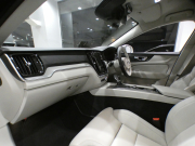 ボルボ V60 V60ｸﾛｽｶﾝﾄﾘｰ T5ﾌﾟﾛ AWD　追ACC･LKA･ LCMA 白革 ﾋｰﾀｰ ﾍﾞﾝﾁﾚｰﾀｰ ﾏｯｻｰｼﾞ機能 ﾀｯﾁｽｸﾘｰﾝHDDﾅﾋﾞTV harman/K 全周囲ｶﾒﾗ ﾍｯﾄﾞｱｯﾌﾟDSP LEDﾗｲﾄ ｵｰﾄﾃｰﾙｹﾞｰﾄ ｴｸｽﾃﾘｱｽﾀｲﾘﾝｸﾞKIT 19AW　2年保証