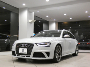 アウディ RS4アバント RS4ｱﾊﾞﾝﾄ 4.2FSIｸﾜﾄﾛ　ADVｷｰ 黒革 ﾋｰﾀｰ MMIﾅﾋﾞ B&Oｻｳﾝﾄﾞ Bｶﾒﾗ PDC ｷｾﾉﾝ RS専用ｴｸﾃﾘｱ&20AW 可変ﾏﾌﾗｰ 450ps　2年保証