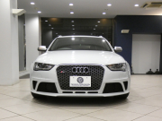 アウディ RS4アバント RS4ｱﾊﾞﾝﾄ 4.2FSIｸﾜﾄﾛ　ADVｷｰ 黒革 ﾋｰﾀｰ MMIﾅﾋﾞ B&Oｻｳﾝﾄﾞ Bｶﾒﾗ PDC ｷｾﾉﾝ RS専用ｴｸﾃﾘｱ&20AW 可変ﾏﾌﾗｰ 450ps　2年保証