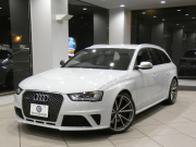 アウディ RS4アバント RS4ｱﾊﾞﾝﾄ 4.2FSIｸﾜﾄﾛ　ADVｷｰ 黒革 ﾋｰﾀｰ MMIﾅﾋﾞ B&Oｻｳﾝﾄﾞ Bｶﾒﾗ PDC ｷｾﾉﾝ RS専用ｴｸﾃﾘｱ&20AW 可変ﾏﾌﾗｰ 450ps　2年保証